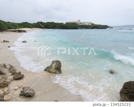 荒れた日の海の波が高い日の景色 荒れた日の海の波が高い日の景色 134525233