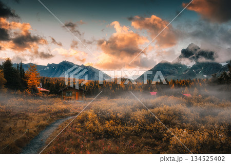 Alpine landscape of wooden huts with rocky mountains on autumn wilderness at Assiniboine, Canada Alpine landscape of wooden huts with rocky mountains on autumn wilderness at Assiniboine, Canada 134525402