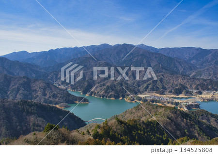 【神奈川県】高取山展望台から眺める宮ヶ瀬湖 134525808