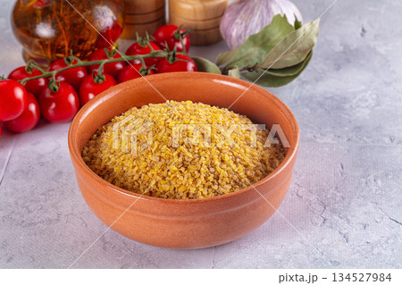 Raw dry bulgur wheat cereal Raw dry bulgur wheat cereal 134527984
