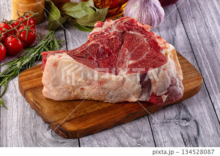 Raw beef thicl edge cut Raw beef thicl edge cut 134528087