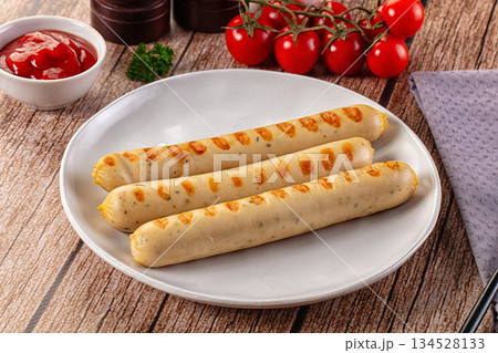 Grilled Bavarian white veal sausages 134528133