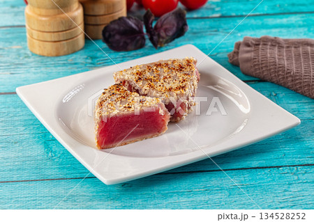 Tuna tataki with sesame seeds 134528252