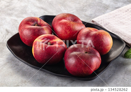 Ripe sweet juicy flat nectarines heap Ripe sweet juicy flat nectarines heap 134528262