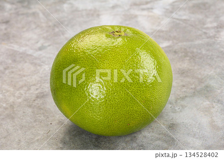 Green ripe fruit sweetie citrus 134528402