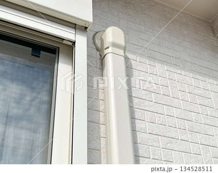 エアコンの配管カバー 外壁 エアコンの配管カバー 外壁 134528511