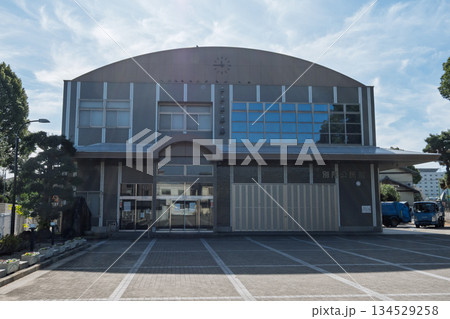 大阪府松原市の地域コミュニティ・防災拠点「松原別所公民館」の建物外観と公共施設資料 全景 大阪府松原市の地域コミュニティ・防災拠点「松原別所公民館」の建物外観と公共施設資料 全景 134529258