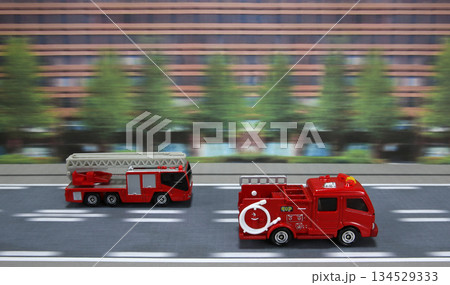 緊急自動車 消防車 火災 イメージ 緊急自動車 消防車 火災 イメージ 134529333