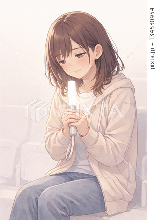 ライブ後の余韻に浸る女性 134530954