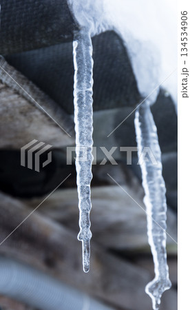icicle, frozen water 134534906