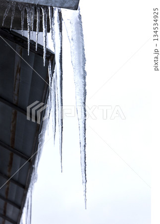 icicle, frozen water 134534925