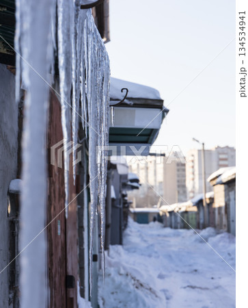 icicle, frozen water 134534941
