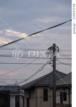 静岡 清水 2025/ 8/ 7 5:34 自宅の東方向の窓から見た朝の空 静岡 清水 2025/ 8/ 7 5:34 自宅の東方向の窓から見た朝の空 134537238