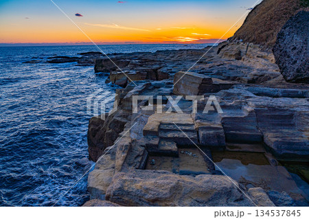 （静岡県）南伊豆入間千畳敷・夕景 134537845