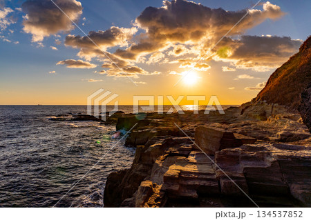 （静岡県）南伊豆入間千畳敷・夕景 134537852