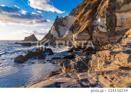 （静岡県）南伊豆入間千畳敷・三ッ石岬　夕景 134538234