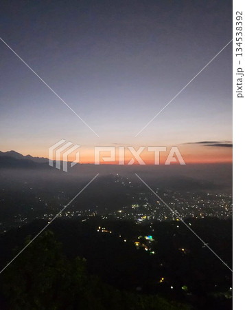 ネパール・ポカラのサランコット展望台からの夜景 ネパール・ポカラのサランコット展望台からの夜景 134538392