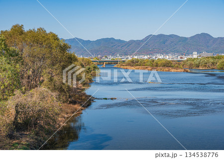 冬の桂川風景　京都市 134538776