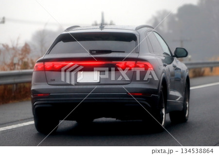 ドイツ製のSUV車両 134538864