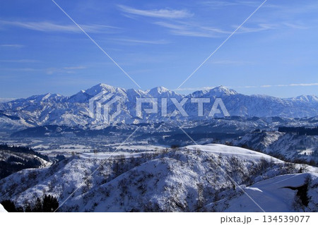 越後三山冬景色 134539077