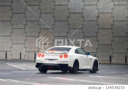 白い国産スポーツカー 134539233