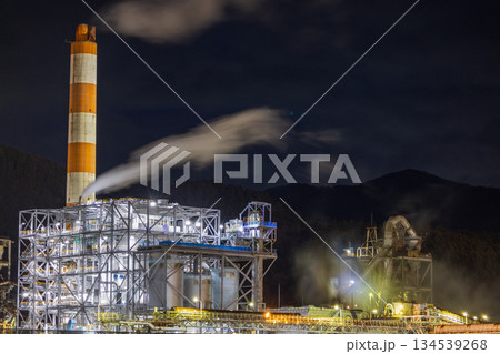 工場の夜景を撮影 工場の夜景を撮影 134539268