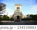 横浜市認定歴史的建造物である横浜山手聖公会の正面 134539883