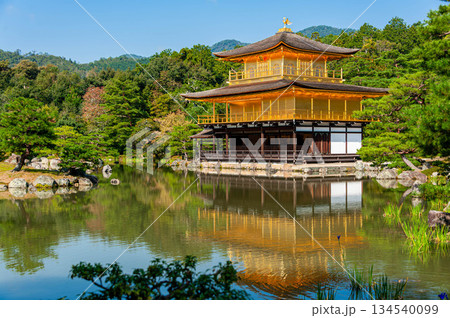 世界遺産　京都の金閣寺 134540099