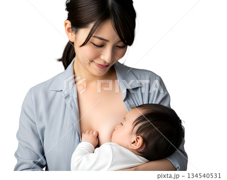 赤ちゃんに授乳する優しい母親（背景透過） 134540531