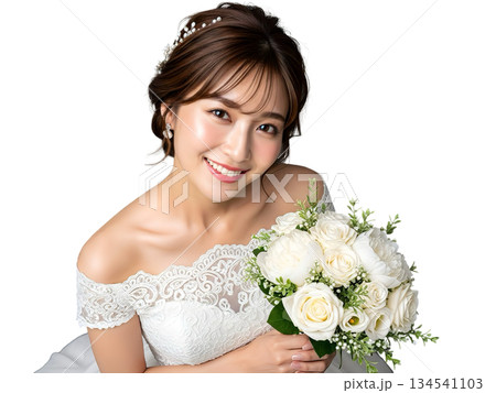 ブーケを持つ笑顔の花嫁 明るいブライダルイメージ(背景透過) ブーケを持つ笑顔の花嫁 明るいブライダルイメージ(背景透過) 134541103