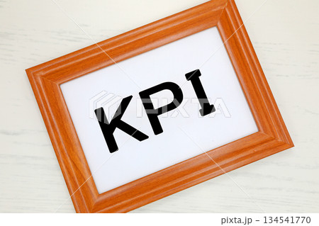 重要業績評価指標　KPIと書かれた素材 134541770