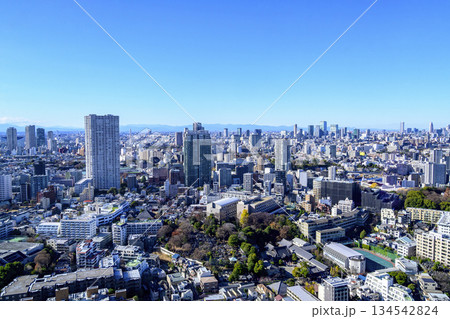 東京都港区 高輪ゲートウェイシティ ニュウマン高輪 28階 翠の庭から中央線沿線方面 東京都港区 高輪ゲートウェイシティ ニュウマン高輪 28階 翠の庭から中央線沿線方面 134542824