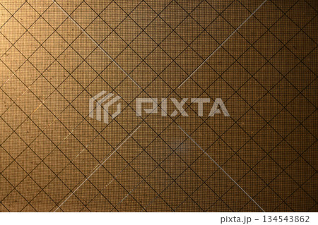 夕陽を浴びた窓ガラス 134543862