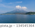 鹿児島のシンボル桜島（桜島フェリー洋上より） 134545364