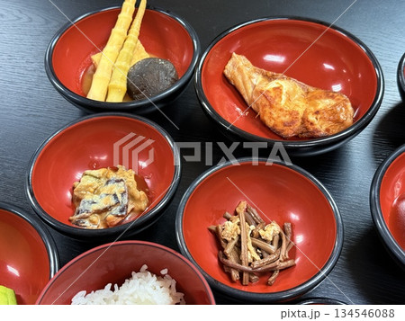 羽黒山で味わう地産地消の精進料理 羽黒山で味わう地産地消の精進料理 134546088