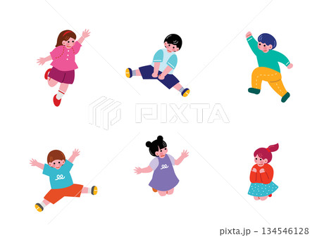 元気にジャンプする子供達のイラスト 134546128