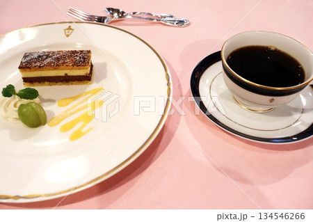 デザートとコーヒー デザートとコーヒー 134546266