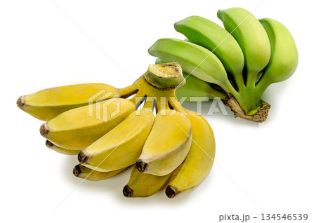 完熟と未完熟の島バナナ、沖縄の特産品 134546539