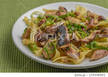 鯖缶とシメジのパスタ 鯖缶とシメジのパスタ 134546801