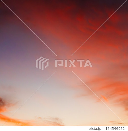 赤く染まった夕暮れの空 134546932