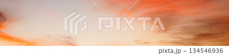 赤く染まった夕暮れの空 赤く染まった夕暮れの空 134546936