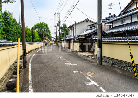 【重要伝統的建造物群保存地区】上賀茂　春の街並み16　京都府京都市北区 134547347