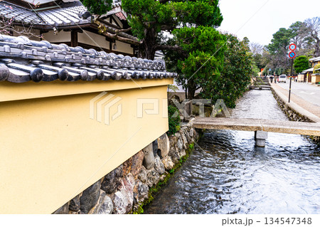【重要伝統的建造物群保存地区】上賀茂　春の街並み15　京都府京都市北区 134547348