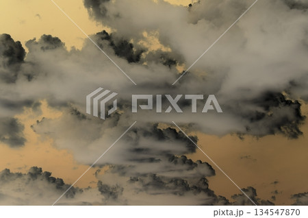 夏雲暗雲立ち込める夕立の前兆デジタルネガポジ反転10 夏雲暗雲立ち込める夕立の前兆デジタルネガポジ反転10 134547870