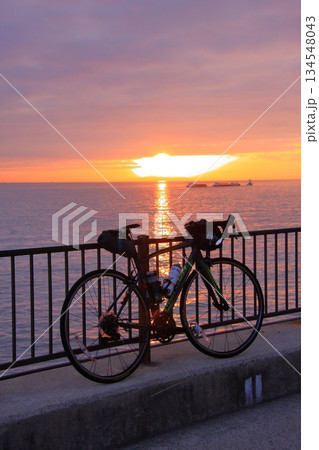 明石海峡大橋の夕景とマイロードバイク 134548043