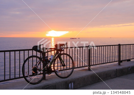 明石海峡大橋の夕景とマイロードバイク 明石海峡大橋の夕景とマイロードバイク 134548045