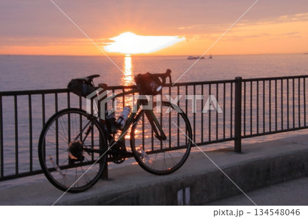 明石海峡大橋の夕景とマイロードバイク 134548046