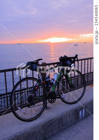 明石海峡大橋の夕景とマイロードバイク 明石海峡大橋の夕景とマイロードバイク 134548065