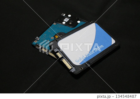 パソコンのHDDとSSD パソコンのHDDとSSD 134548487