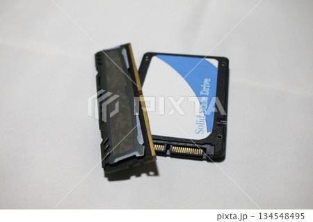 パソコンのSSDとメモリ パソコンのSSDとメモリ 134548495